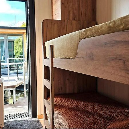 Отель Modern, Brand New Houseboat Near Amsterdam Монникендам Экстерьер фото