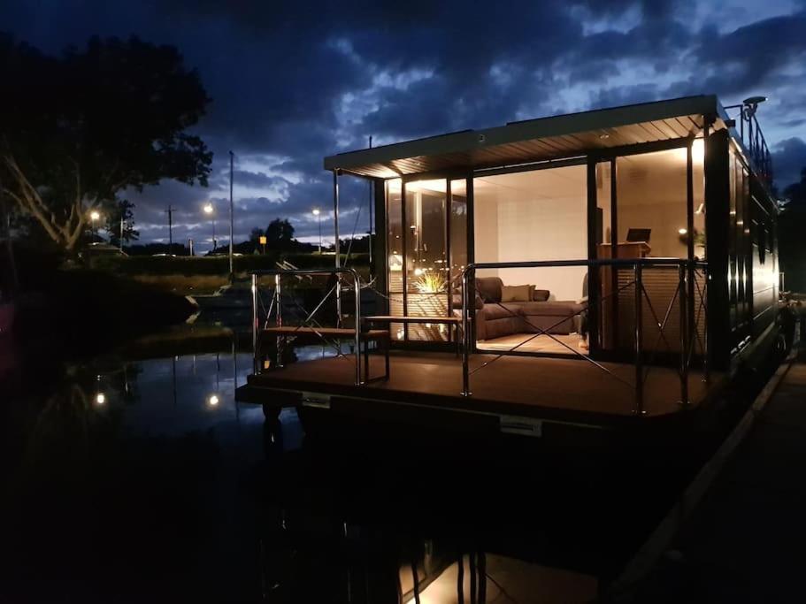 Отель Modern, Brand New Houseboat Near Amsterdam Монникендам Экстерьер фото
