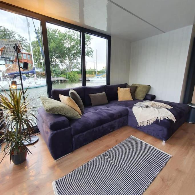 Отель Modern, Brand New Houseboat Near Amsterdam Монникендам Экстерьер фото