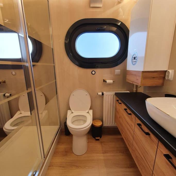 Отель Modern, Brand New Houseboat Near Amsterdam Монникендам Экстерьер фото