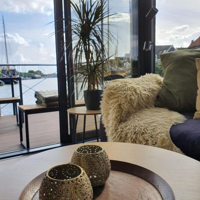 Отель Modern, Brand New Houseboat Near Amsterdam Монникендам Экстерьер фото